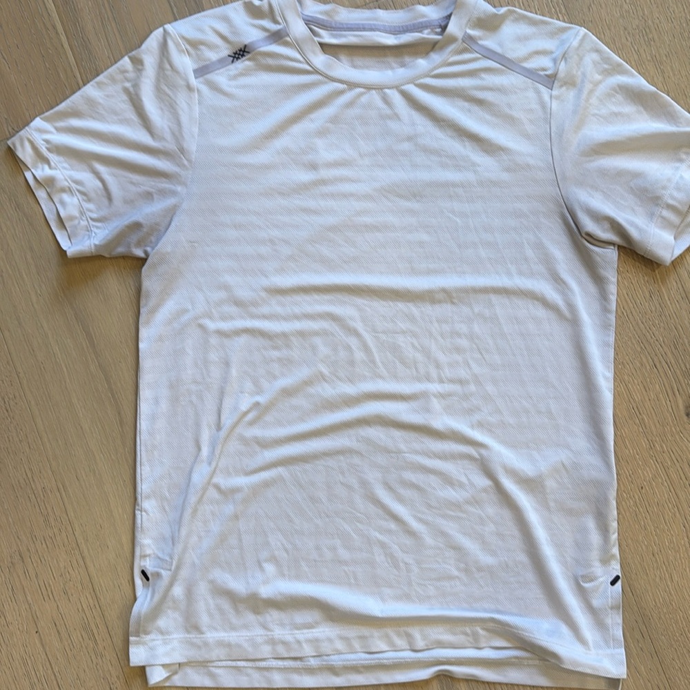 Rhone Reign perforated performance t-shirt